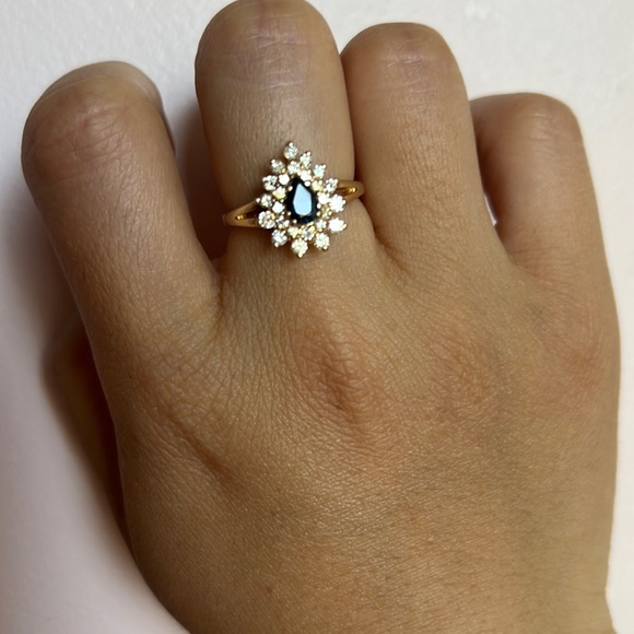 Classy 14k gold sapphire ring - Picture 2 of 9